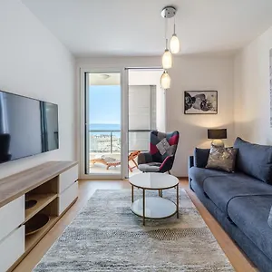 Golden View 8 Apartment Split